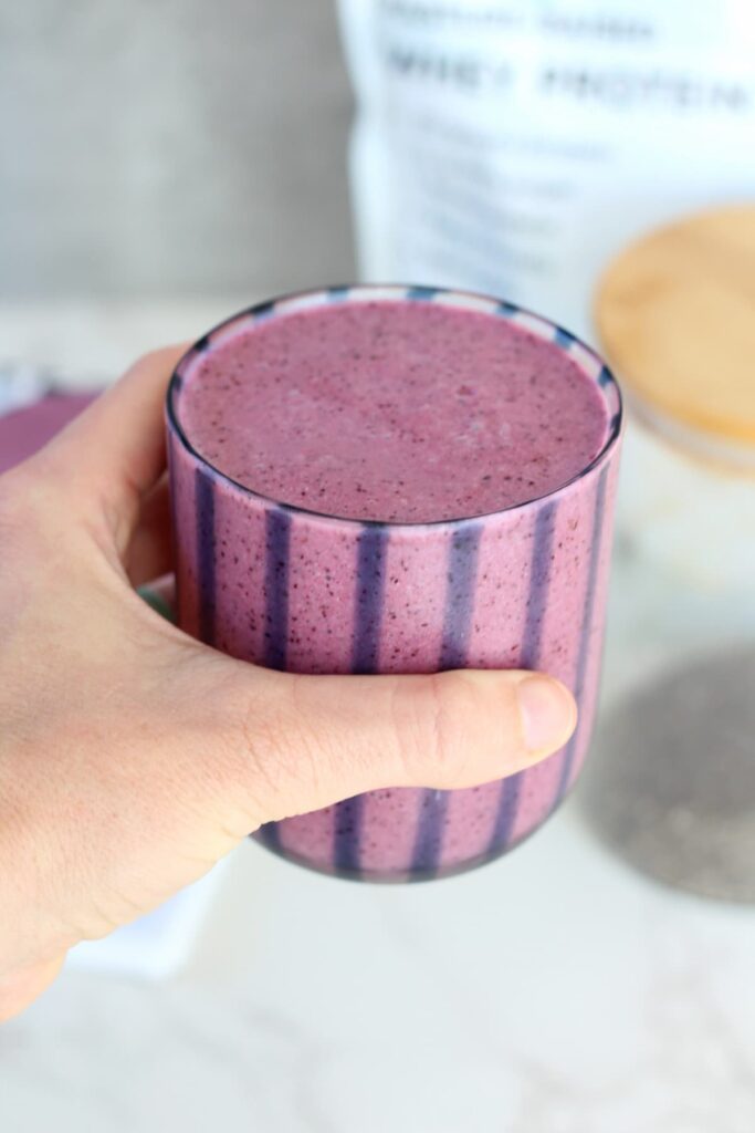 blueberry mint probiotic smoothie in a glass