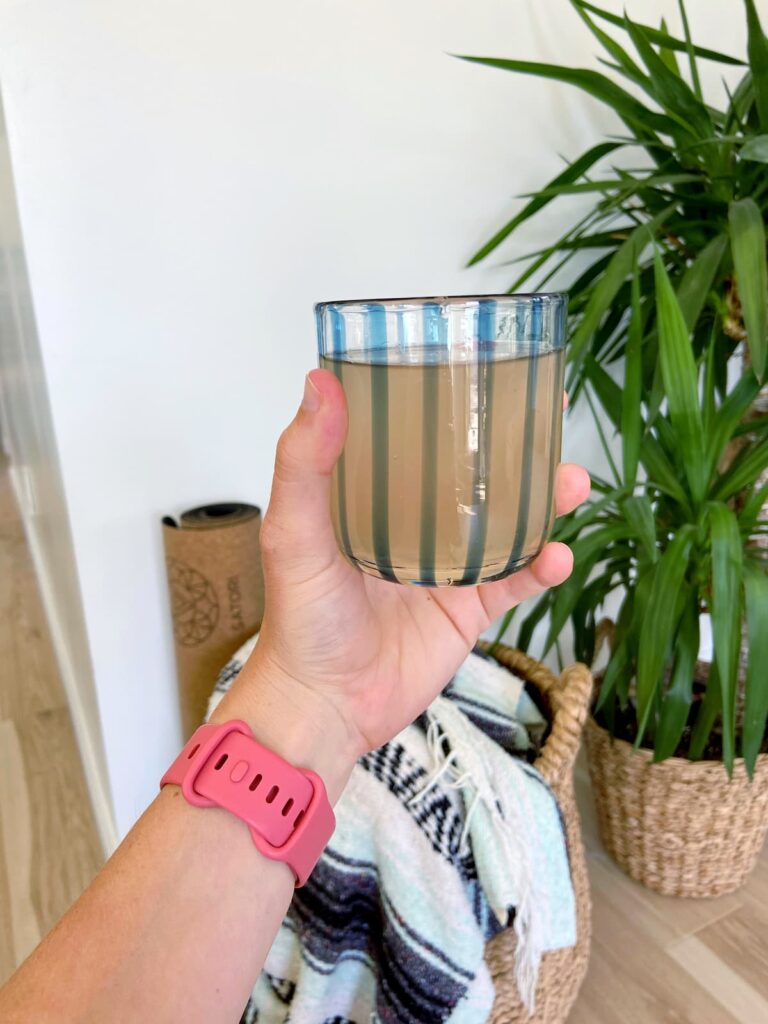 apple cider vinegar diluted in a glass with water