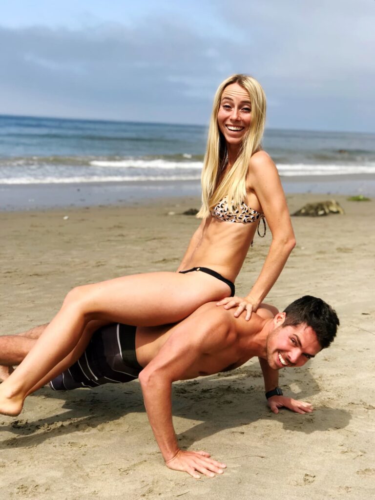 autumn bates and husband doing pushups