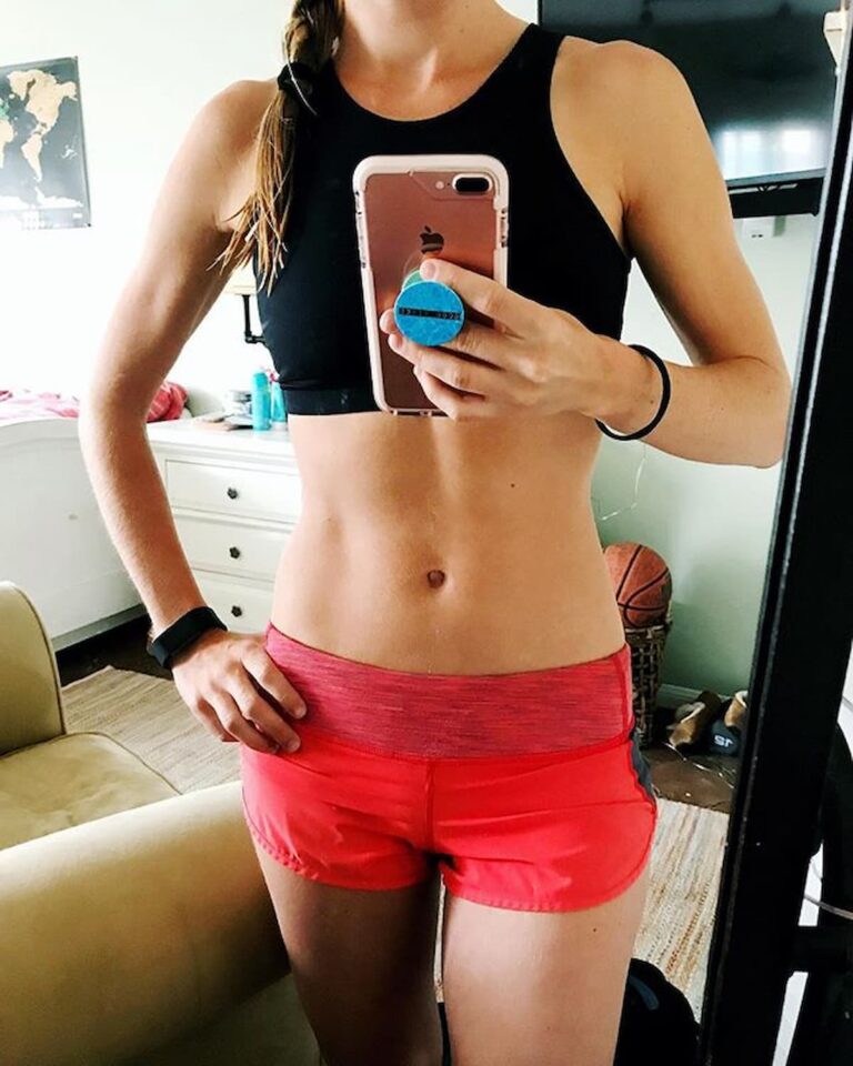 autumn bates abs mirror picture