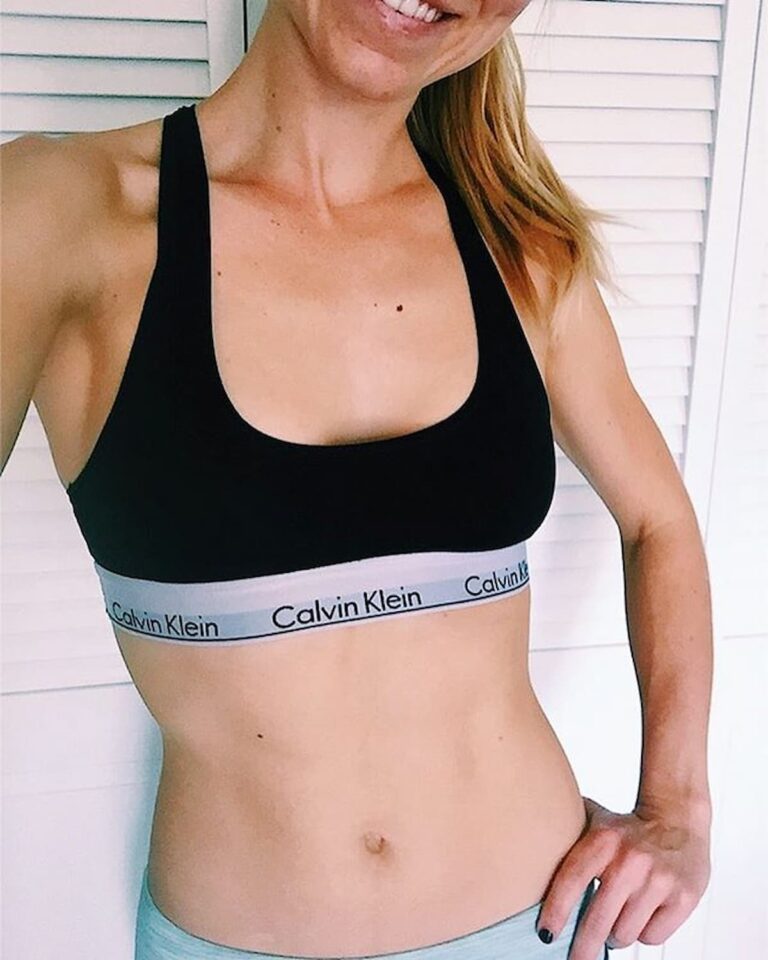 autumn bates flex selfie