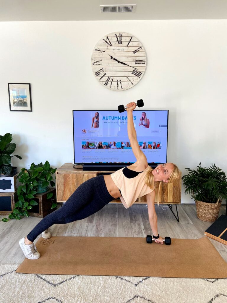 autumn bates doing a plank workout