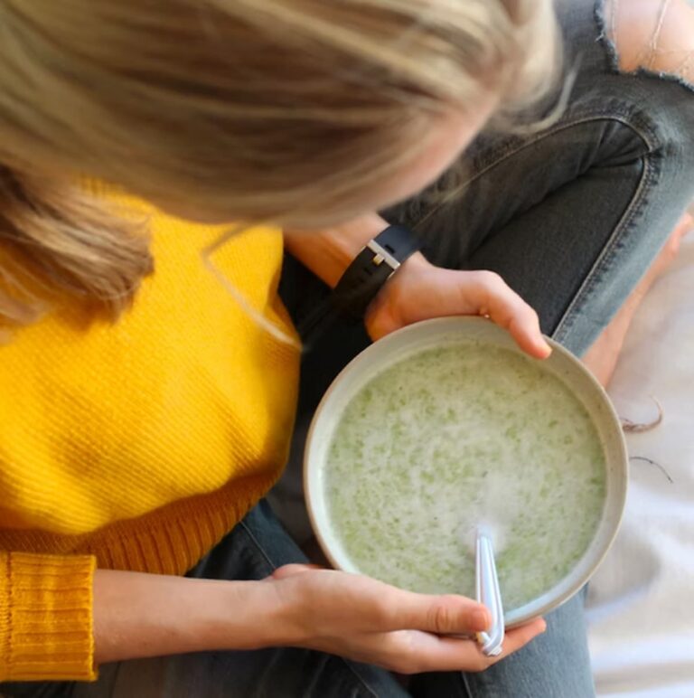 broccoli soup in a bowl