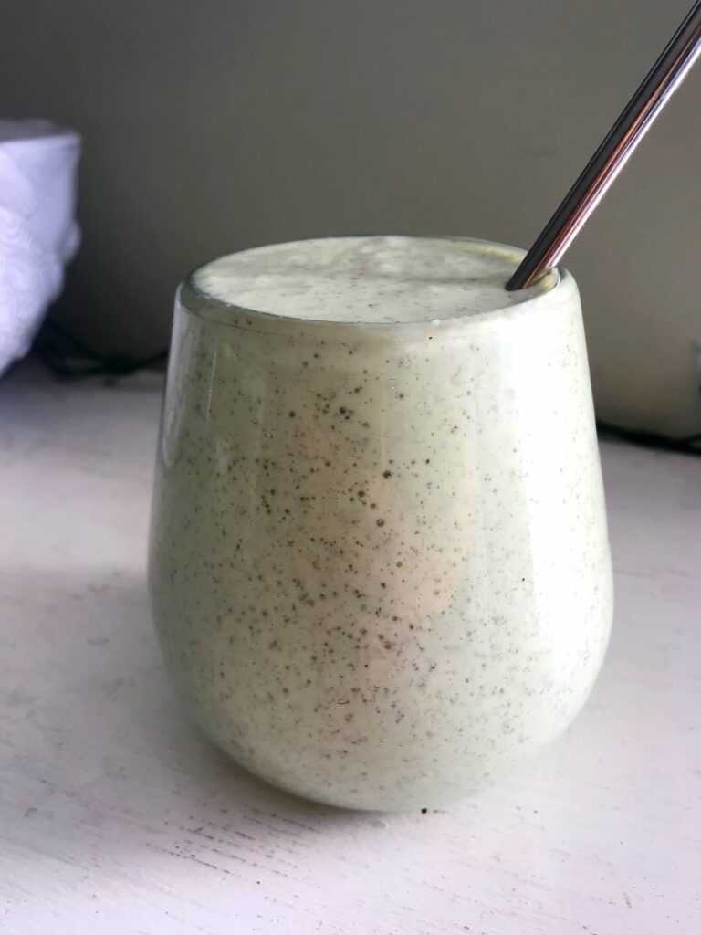 matcha detox smoothie in a glass