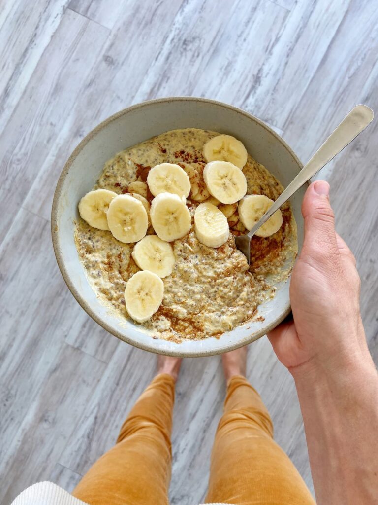 pumpkin spice low carb oatmeal with banana topping