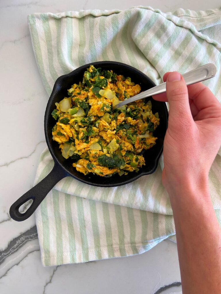 scrambled eggs with turmeric