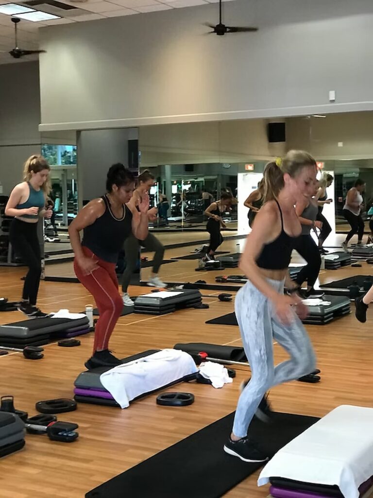 women doing a HIIT workout class